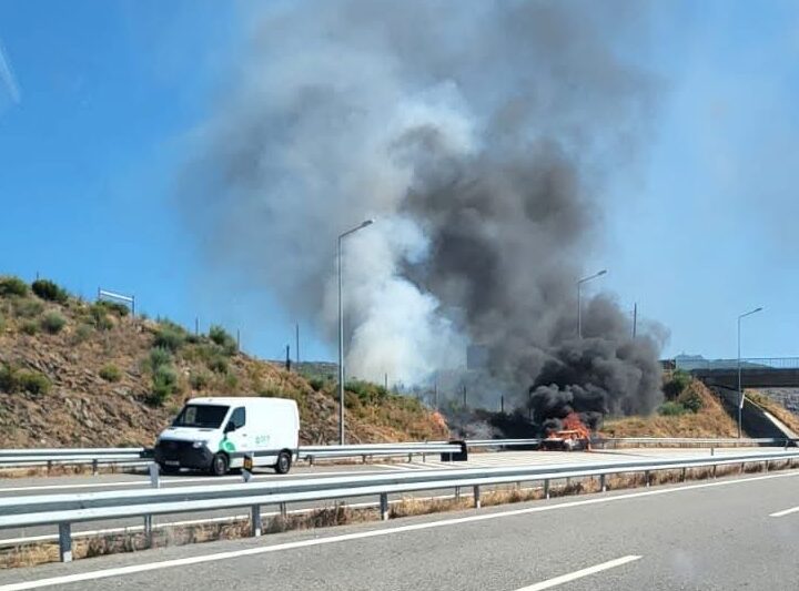 Carro arde A24 vila real