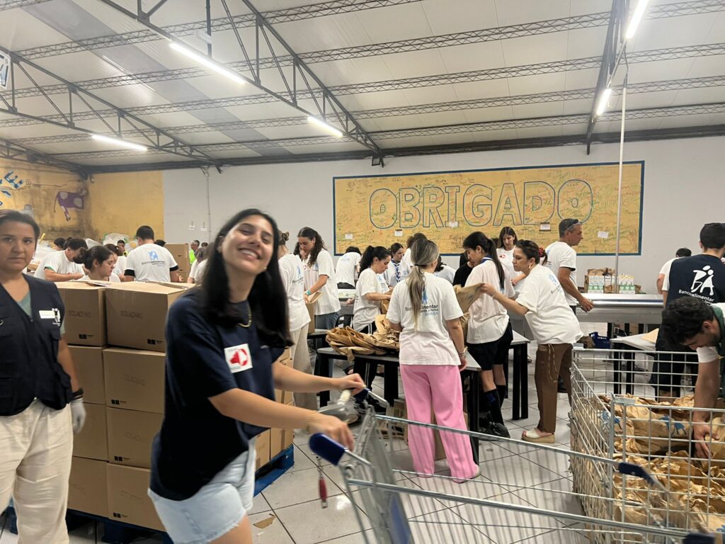 Braga: Banco Alimentar recolhe 136,8 toneladas de alimentos Banco Alimentar de Braga recolhe quase 137 toneladas de alimentos em fim de semana solidário