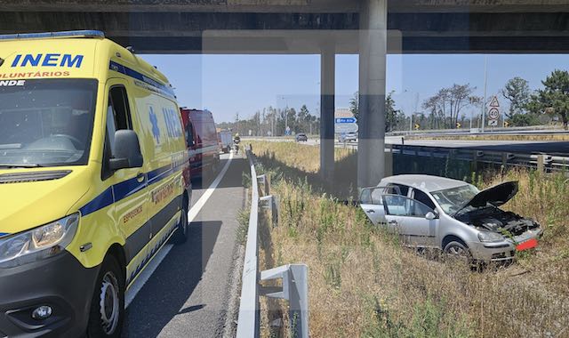A28: Acidente junto ao nó de Laúndos provoca dois feridos acidente laundos A28 minho povoa de varzim barcelos