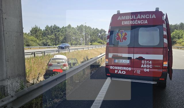 A28: Acidente junto ao nó de Laúndos provoca dois feridos acidente laundos A28 minho povoa de varzim barcelos