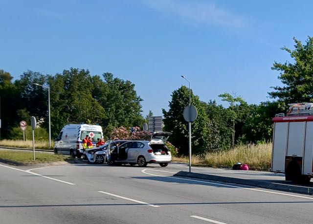 Braga: Dois feridos em colisão na avenida do Cávado acidente palmeira braga - 1