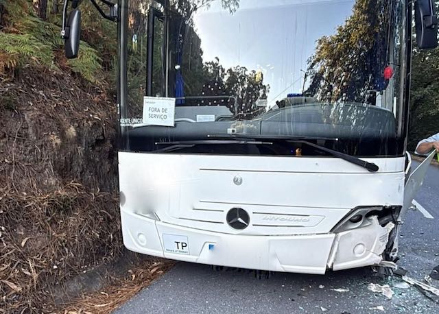 Colisão entre automóvel e autocarro faz um ferido em Arcos de Valdevez