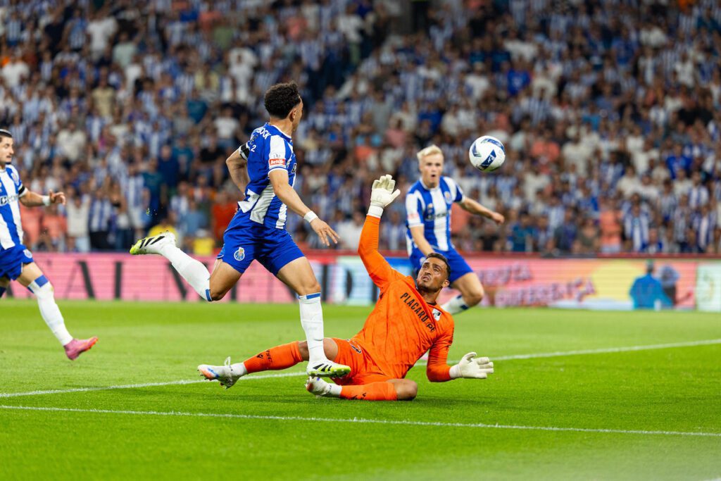 Futebol: Vitória SC sem estaleca para Porto renovado FC Porto Vitoria SC - 3