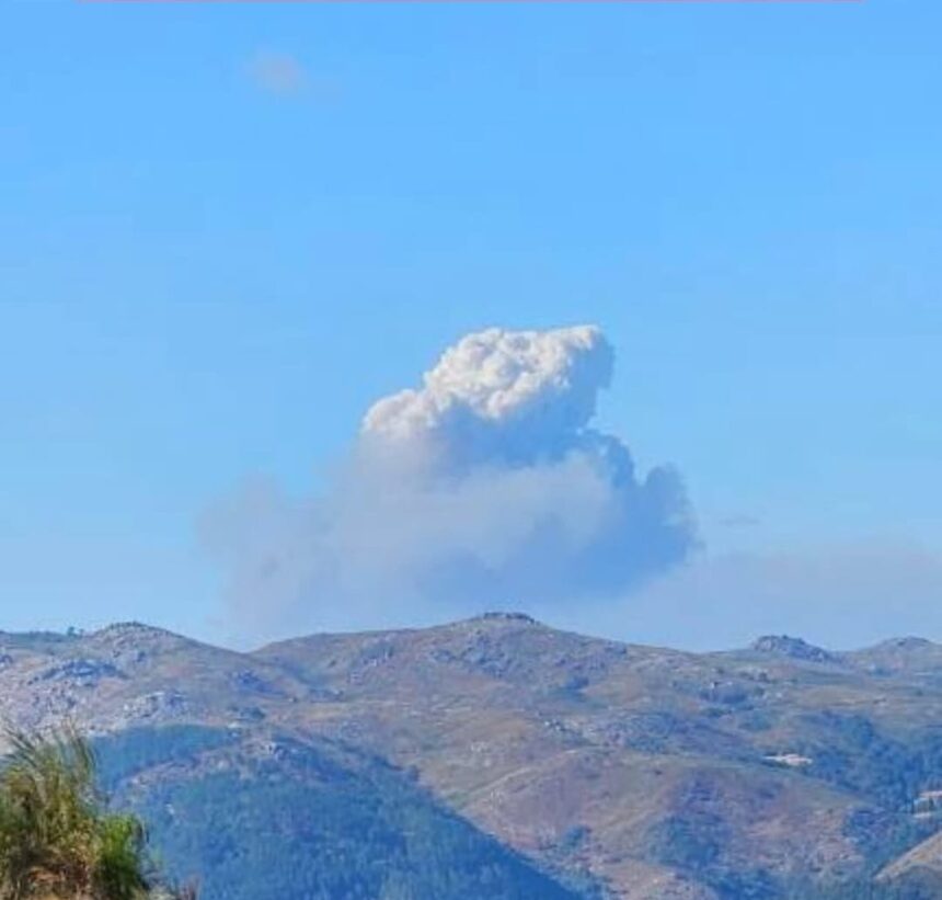 Incendio em zona de mato mobiliza meios aereos em Arcos de Valdevez