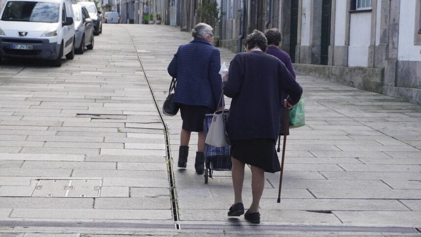Complemento solidário para idosos sobe 40 euros em 2026 e pesa 700ME no OE idosos mobilidade complemento solidário para idosos