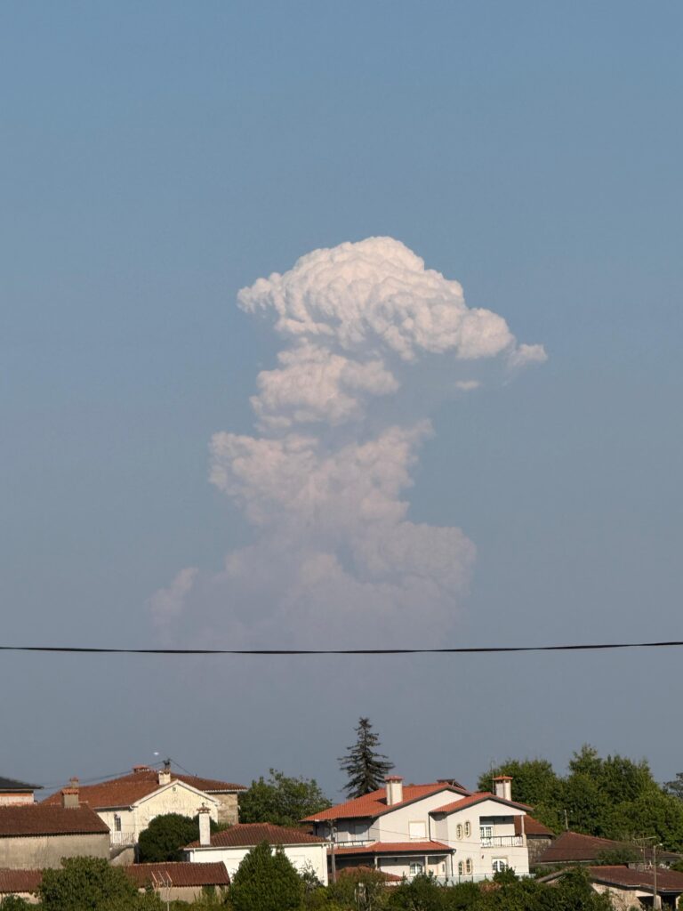 pirocumulo nuvem incendio