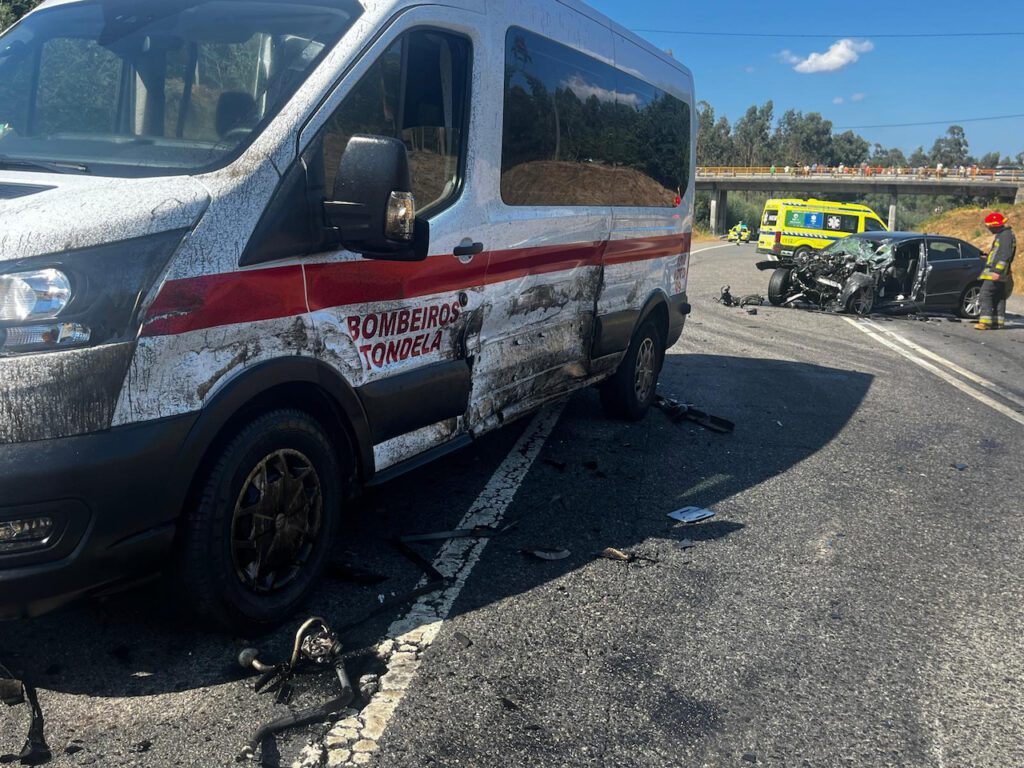 IP3: Um morto e 31 feridos em colisão entre autocarro, ambulância e ligeiro acidente tondela um morto IP3