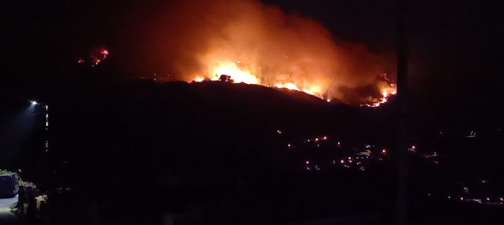 Arcos de Valdevez: Várias pessoas com mobilidade reduzida evacuadas devido a incêndio arcos de valdevez rio frio aldeia evacuada