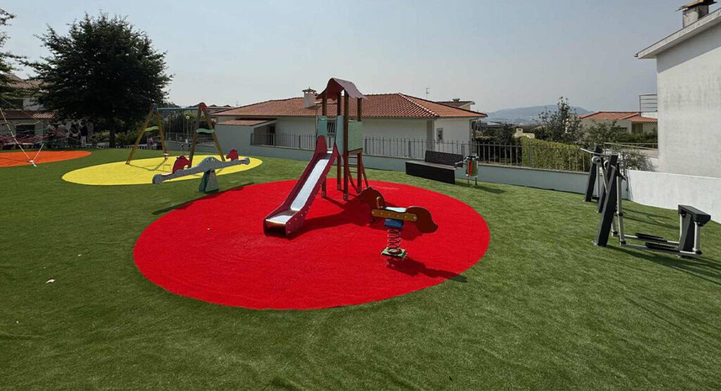 Barcelos: Há um novo parque infantil em Abade de Neiva Barcelos Parque infantil