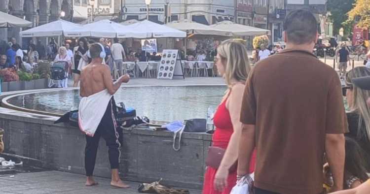 Braga homem faz higiene em chafariz do centro da cidade