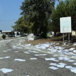 Viana do Castelo carga papeis cai de camiao na EN13 viana neiva