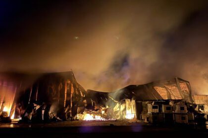 Incêndio em lavandaria industrial mobiliza 54 bombeiros em Rendufe Amares