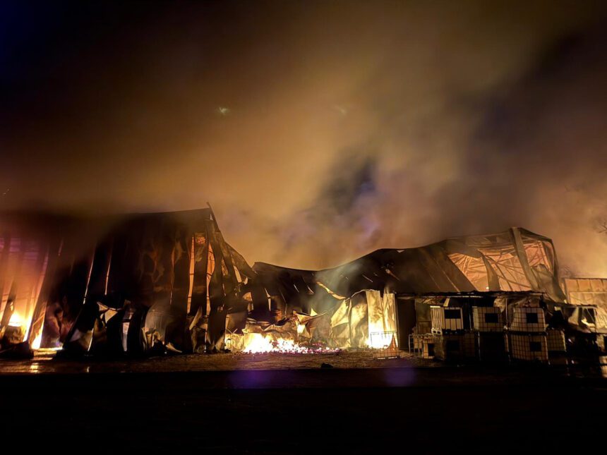 Incêndio em lavandaria industrial mobiliza 54 bombeiros em Rendufe Amares