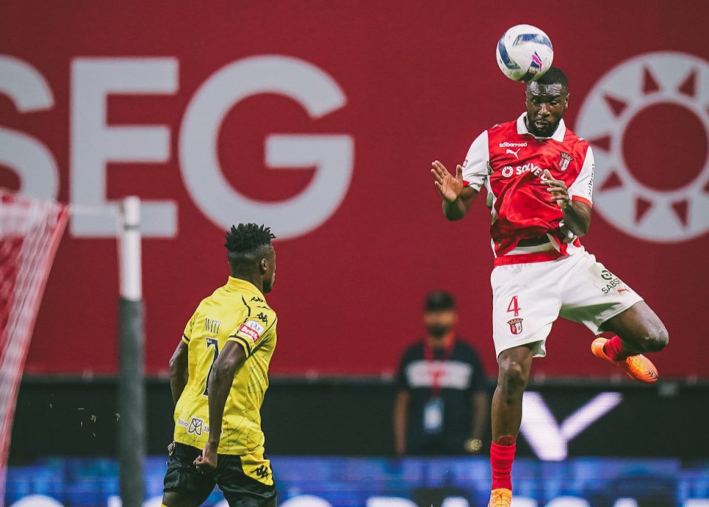 Futebol: SC Braga afunda-se. Cinco jogos sem vencer e lenços brancos voltam a marcar presença SC Braga