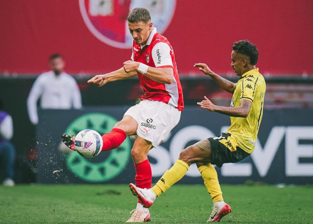 Futebol: SC Braga afunda-se. Cinco jogos sem vencer e lenços brancos voltam a marcar presença SC Braga