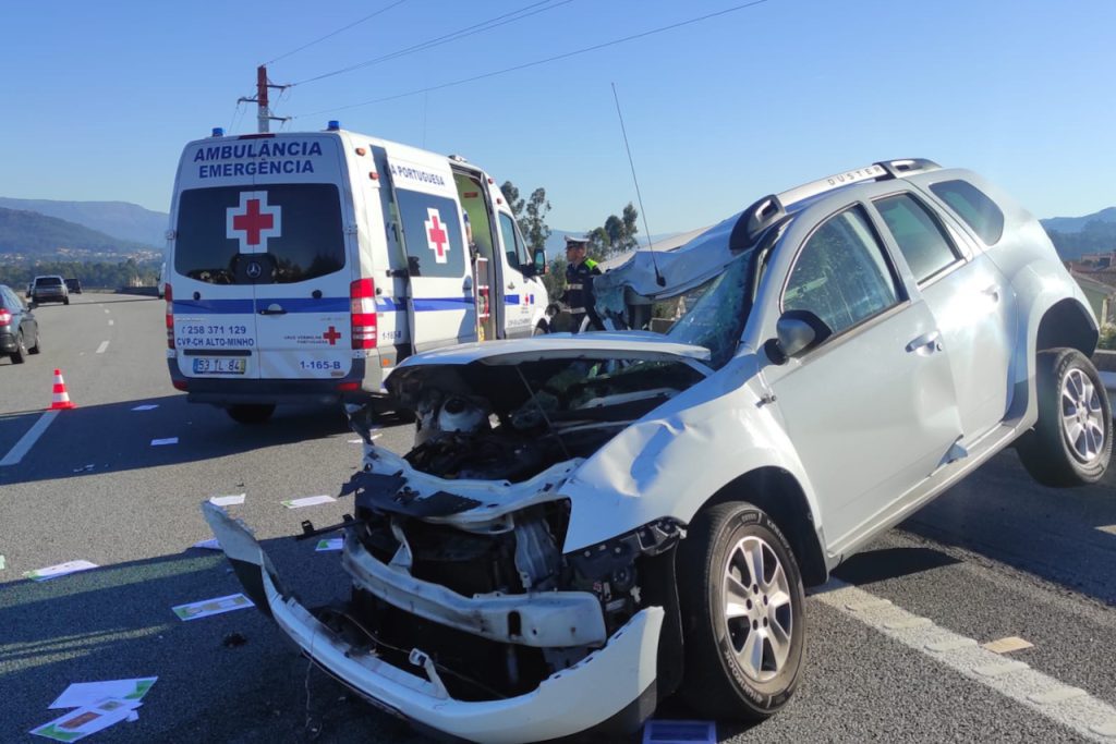 Viana: Grávida entre os feridos de acidente na A28 acidente viana a28 cvp