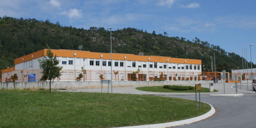 Esposende: BE e PS denunciam uso de email institucional para promover livro de candidato independente escola marinhas mail esposende AEARS