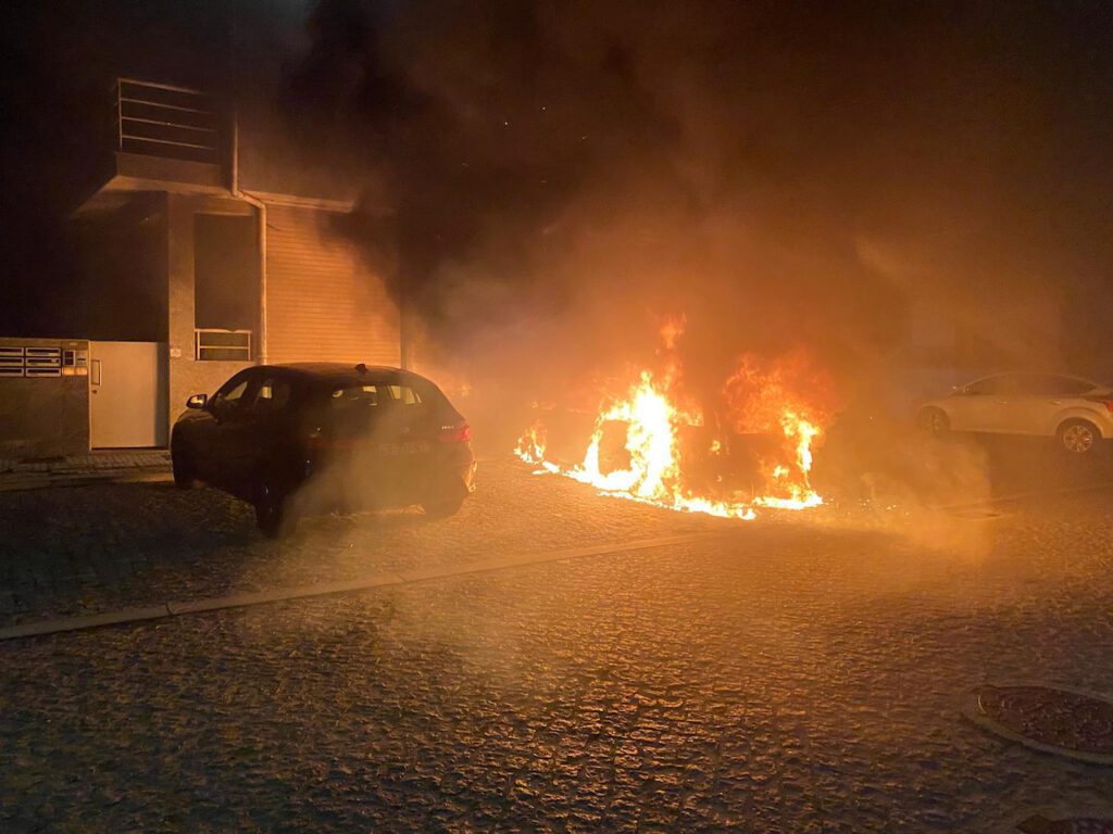 carro arde em esposende advogada ameaça queixa crime