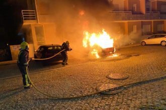 queixa crime advogada carro arde esposende
