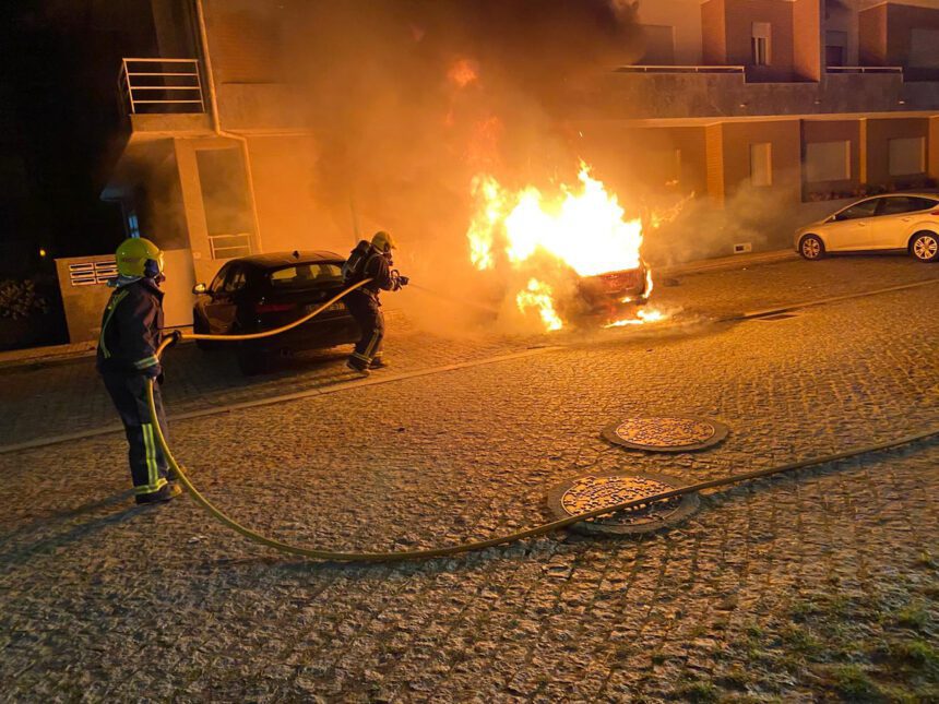 queixa crime advogada carro arde esposende