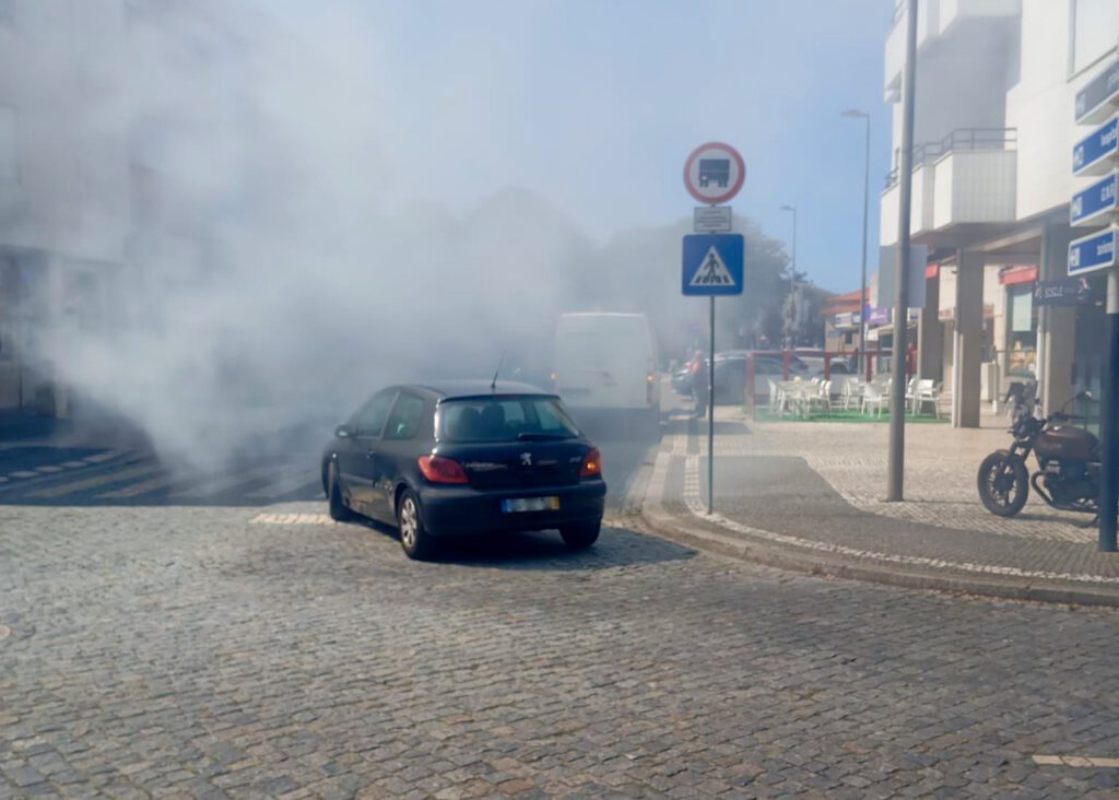Esposende: Contentor arde no centro da cidade incendio contentor do lixo esposende bombeiros - 1
