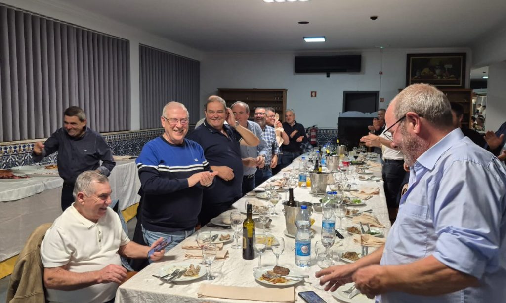 Vila Verde: Antigos bombeiros "matam" saudades e até houve "corneta" Antigos Bombeiros de Vila Verde juntos em restaurante de soutelo - 4