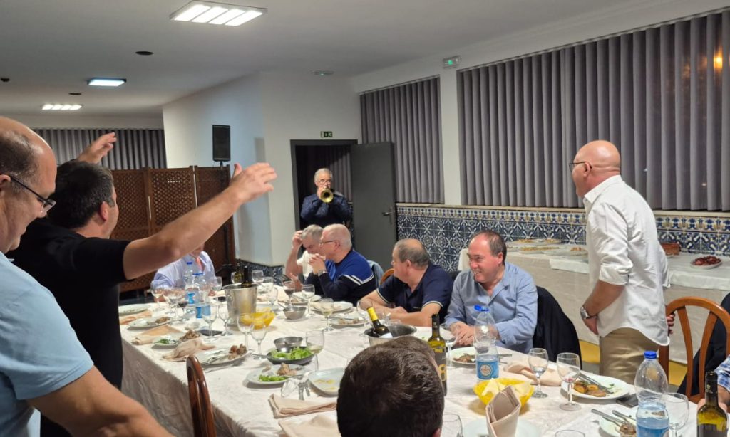 Vila Verde: Antigos bombeiros "matam" saudades e até houve "corneta" Antigos Bombeiros de Vila Verde juntos em restaurante de soutelo - 4