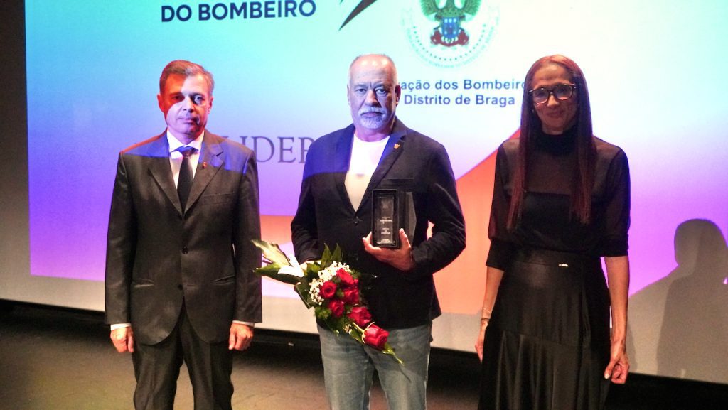 Esposende: Gala distrital dos bombeiros de Braga destaca serviço e reivindicações da classe Gala dos Bombeiros de Braga em Esposende