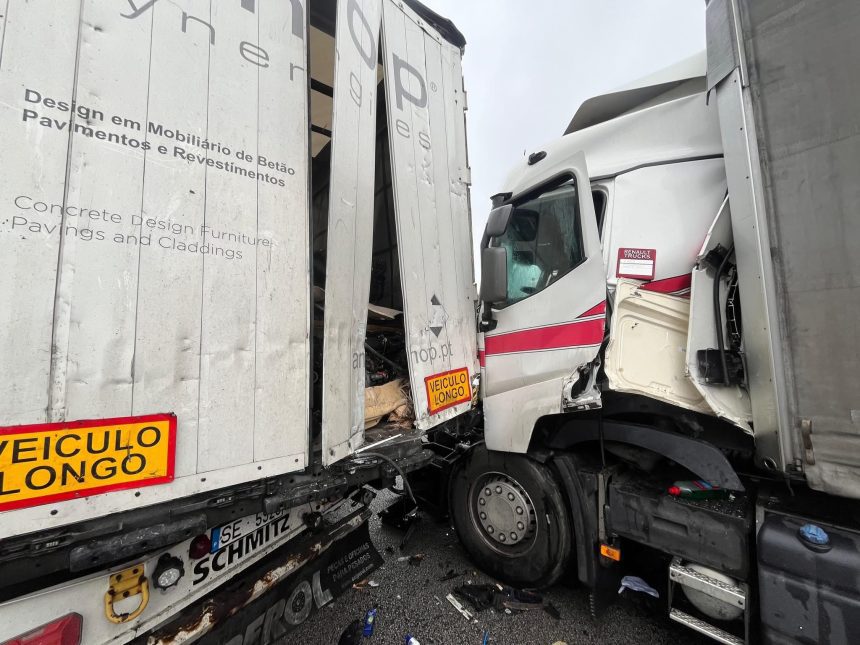 A3: Acidente a envolver dois camiões faz um ferido Acidente A3 santo tirso