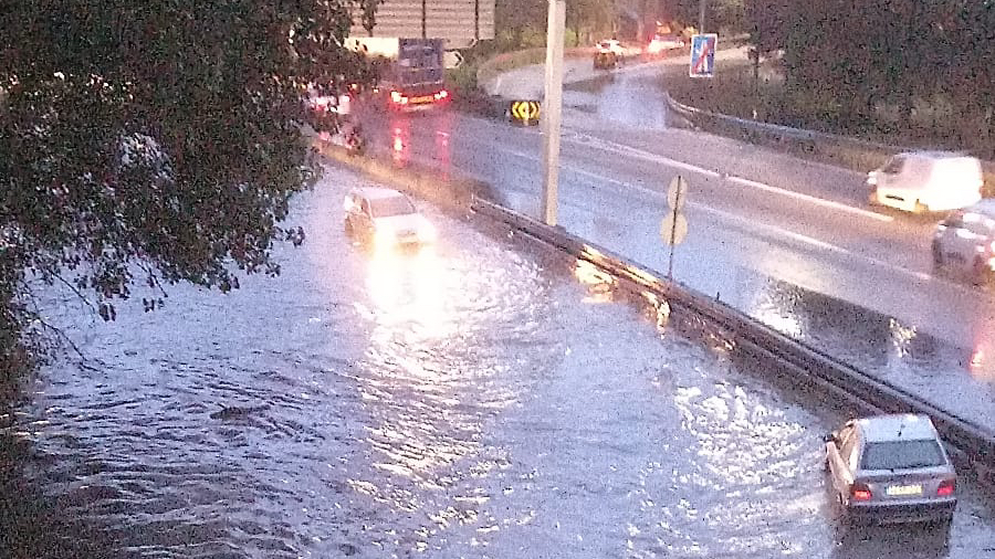 Mau Tempo: Chuvas fortes paralisam acessos ao Porto: VCI cortada e túnel da AEP inundado VCI Porto mau tempo inundações - 2