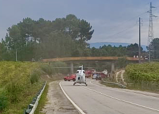 Alto Minho: Violenta colisão na EN202 em Monção. Helicóptero do INEM acionado acdente moncao en202 heli INEM bombeiros 3 - 1