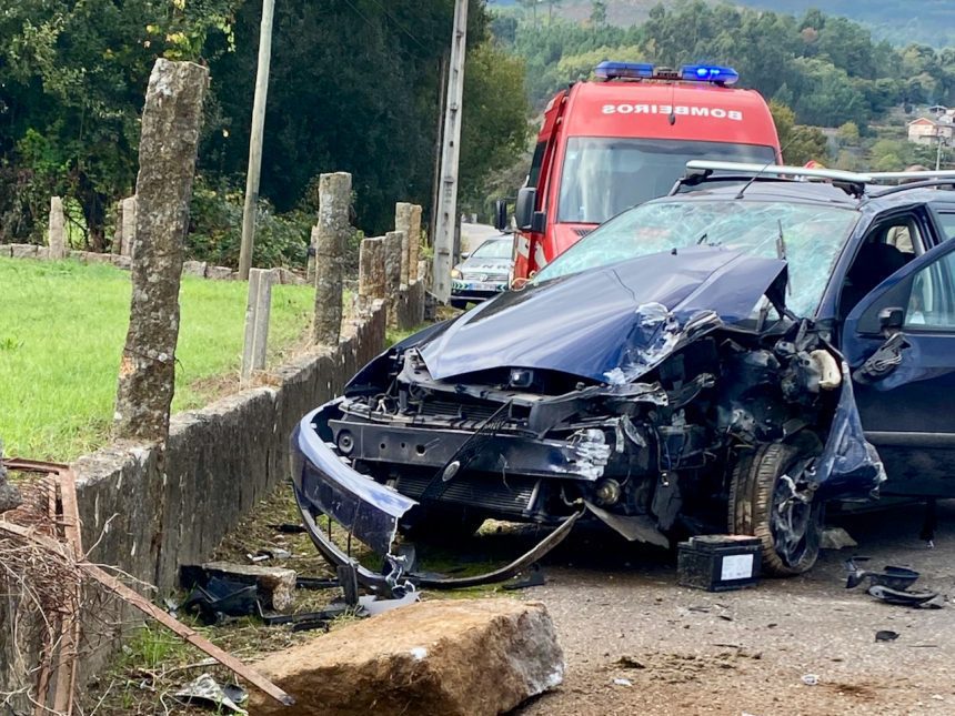 acidente valença contra muro ferido mulher - 1