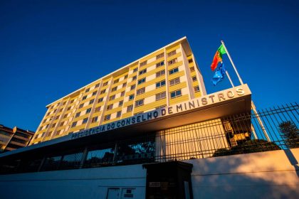 edificio do governo conselho de ministros de portugal habitacao