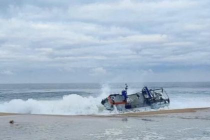 Embarcação naufrágio salvo