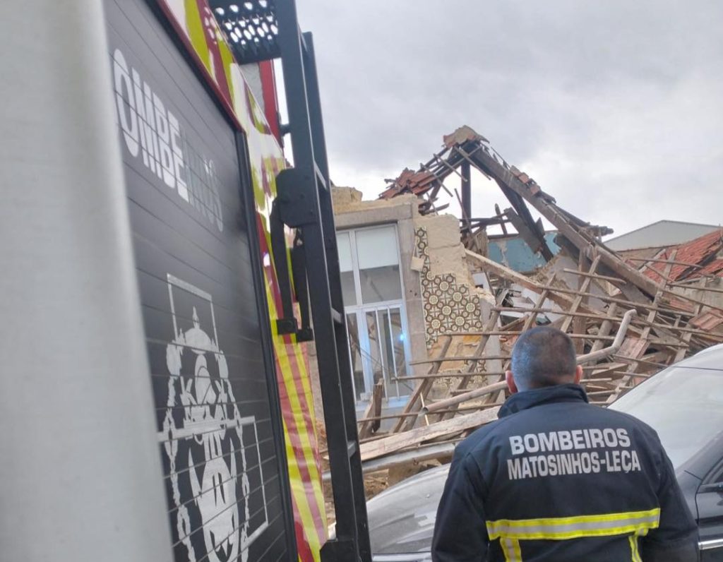 Derrocada de casa devoluta em Matosinhos não causou feridos matosinho porto vento derrocada