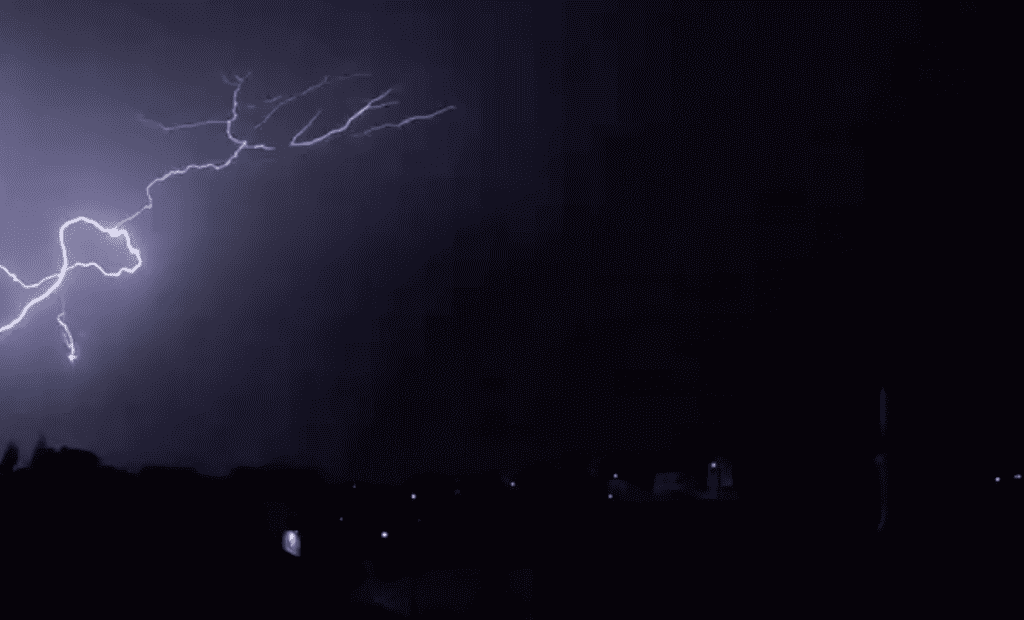 Tempo: Trovoada, chuva e vento vai dar lugar ao frio já para a semana (vídeo) trovoada chuva claudia