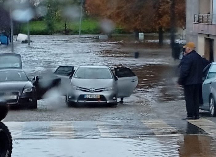Ave: Chuva intensa provoca dezenas de ocorrências em Famalicão (vídeo) Famalicao inundacoes 1