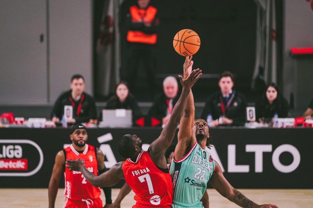 Basquetebol: SC Braga vence Oliveirense e tem pódio a um ponto SC Braga basquetebol