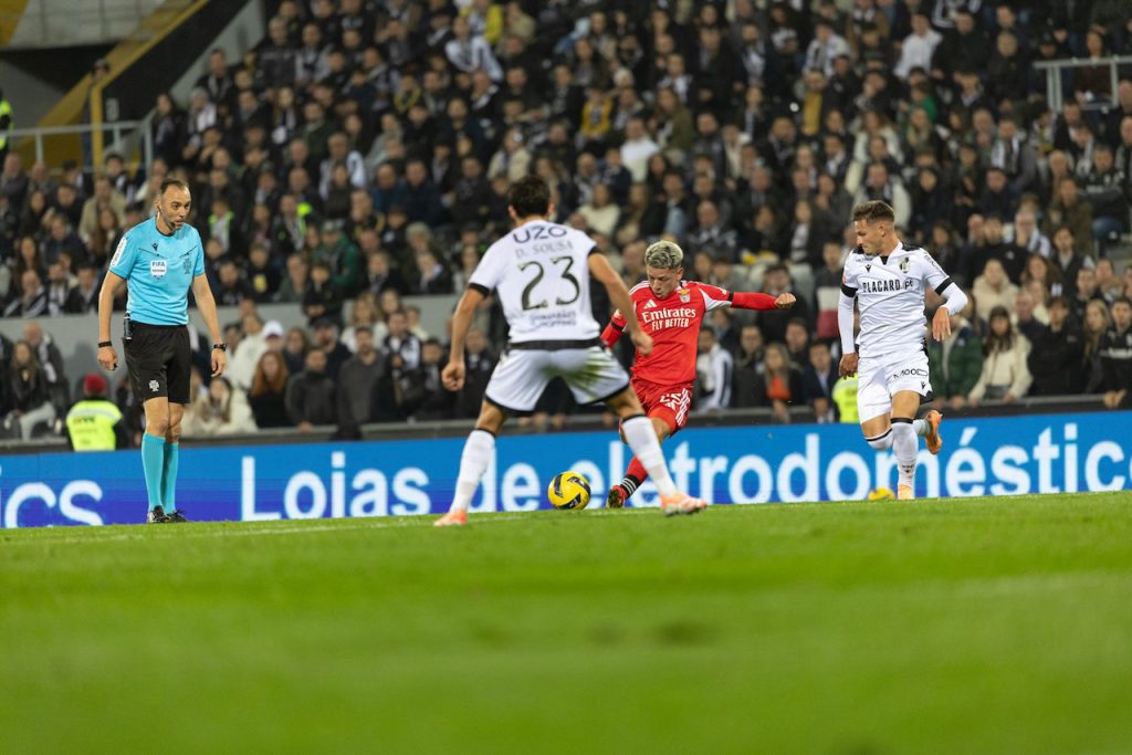 Futebol: VItória SC goleado em casa pelo Benfica mas houve Pinheiro Vitoria SC Guimaraes Benfica 3