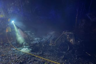 carro destruido pelas chamas arcos de valdevez