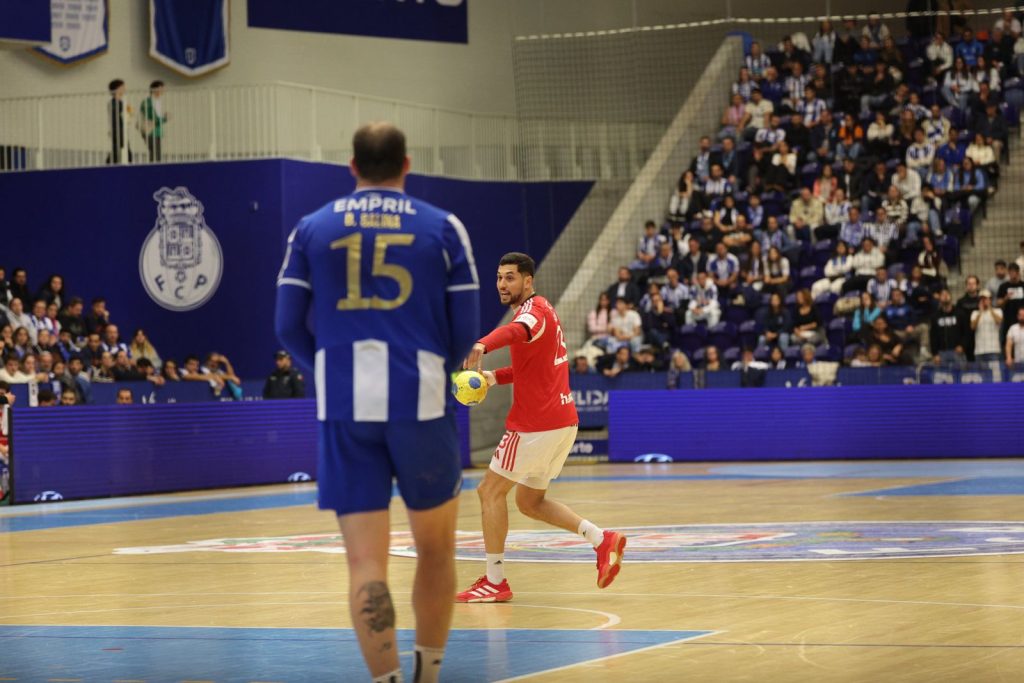 Andebol: FC Porto e Benfica anulam-se no Dragão Andebol porto benfica