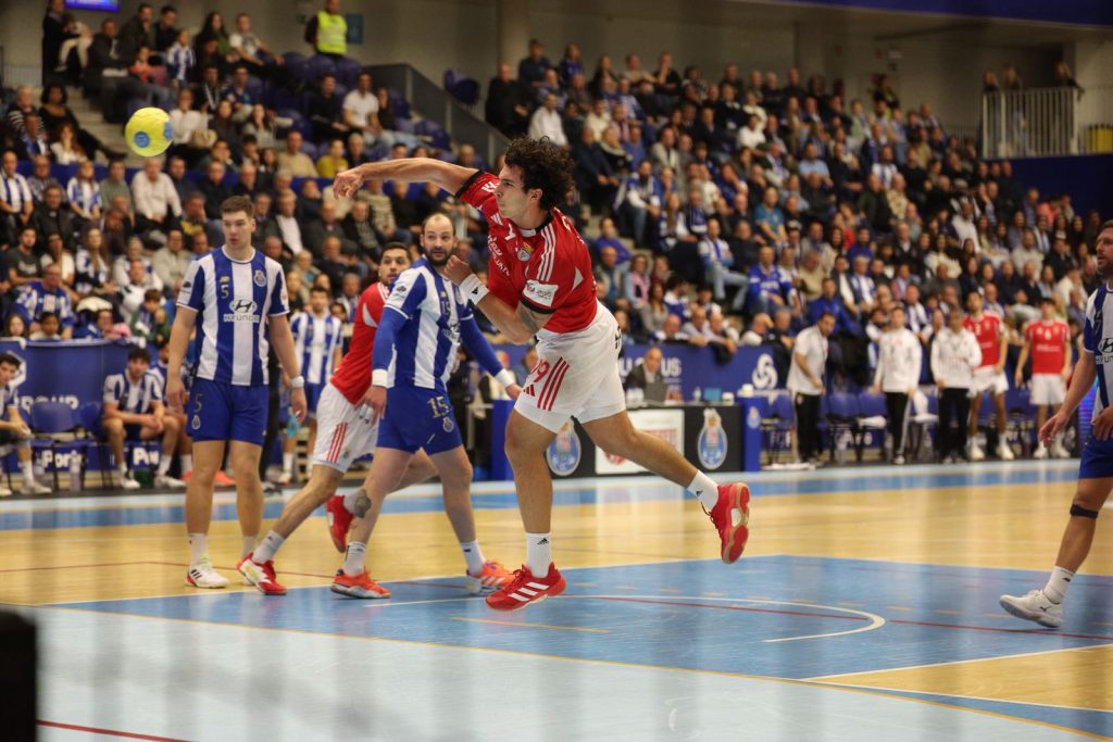 Andebol: FC Porto e Benfica anulam-se no Dragão Andebol porto benfica