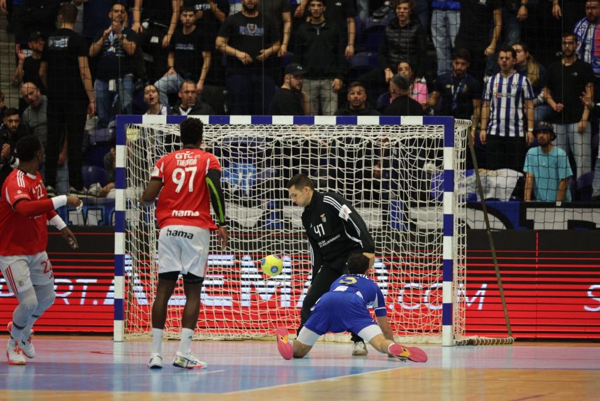 Andebol: FC Porto e Benfica anulam-se no Dragão Andebol porto benfica
