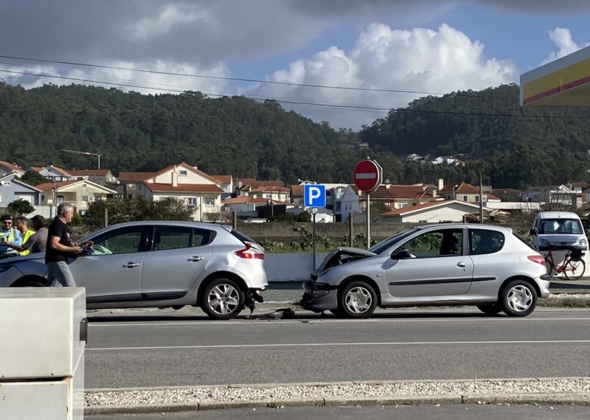 Esposende: Choque em cadeia na EN13 faz um ferido EN13 esposende marinhas