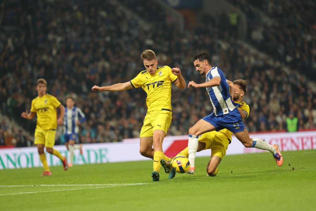 Futebol: FC Porto segue para os “oitavos” FC Porto Sintrense