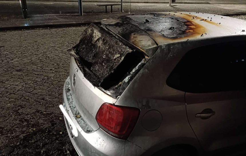 Vila do Conde: Carro arde na avenida Figueiredo Faria Vila do Conde