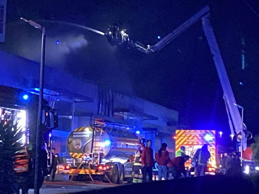 Barcelos: Incêndio industrial em Arcozelo mobiliza bombeiros (vídeo) Incêndio antiga panibar