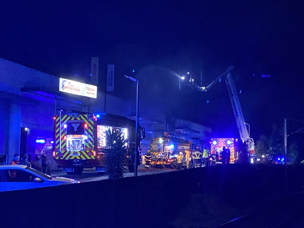 Barcelos: Incêndio industrial em Arcozelo mobiliza bombeiros (vídeo) Incêndio panibar barcelos
