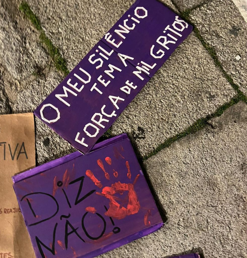 Viana: Concentração na "República" assinala morte de 25 mulheres vítimas de violência doméstica violencia domestica viana coletivo 4900 - 6