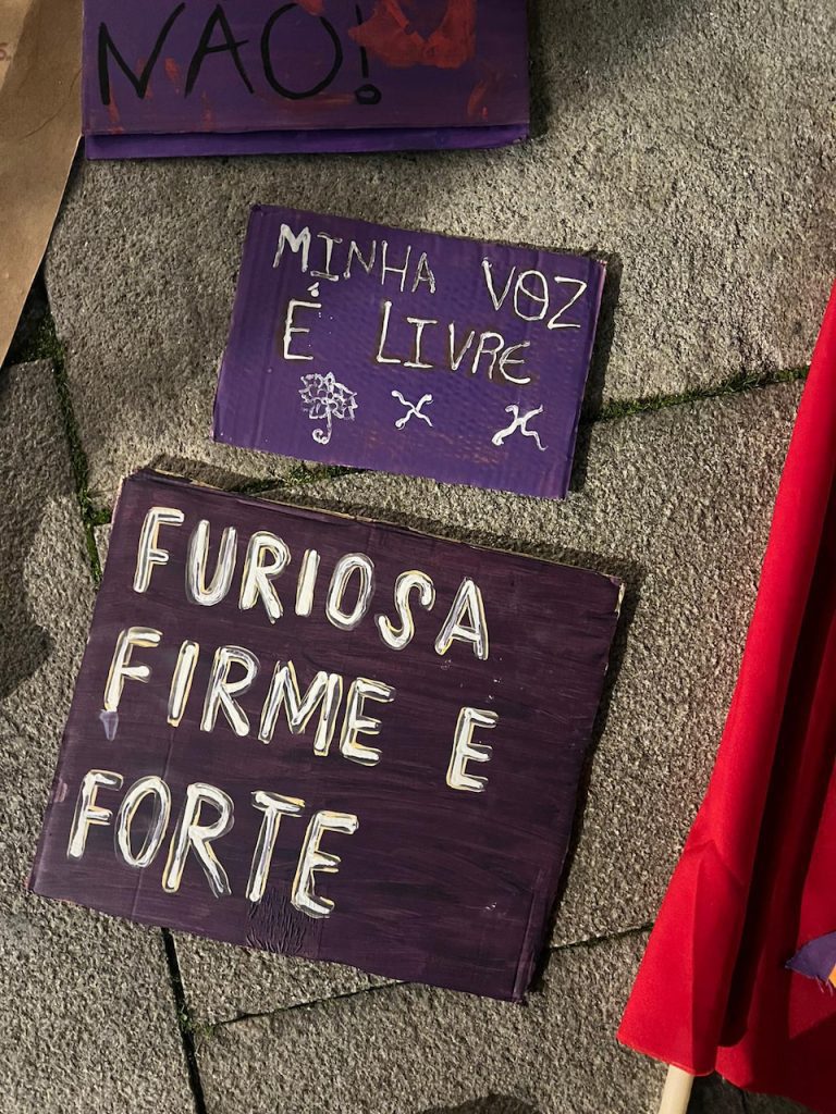 Viana: Concentração na "República" assinala morte de 25 mulheres vítimas de violência doméstica violencia domestica viana coletivo 4900 - 6
